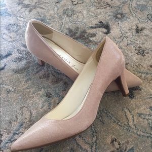 Anne Klein pumps. 2 1/2” heel. Flex sole.